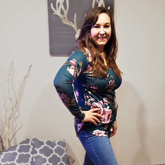 Floral Top Green - Picture 4 of 9